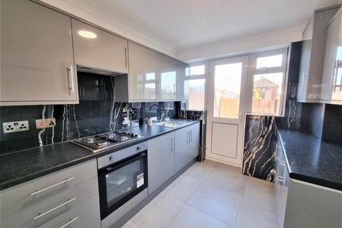 3 bedroom terraced house to rent, Bursland Road, Enfield