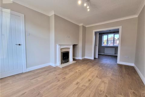 3 bedroom terraced house to rent, Bursland Road, Enfield