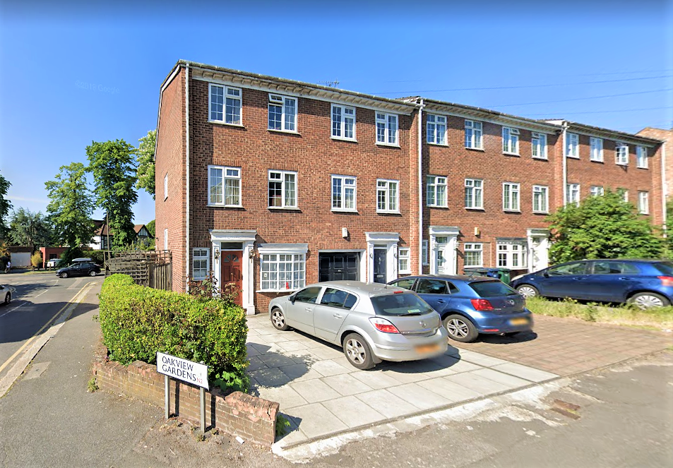 Oakview Gardens, Finchley 4 bed semidetached house £3,700 pcm (£854 pw)