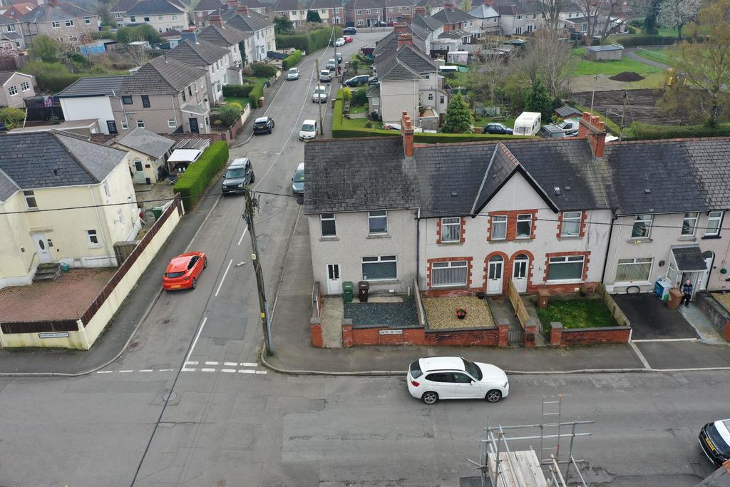 LlwynOn Road, Oakdale, Blackwood 3 bed terraced house £167,500