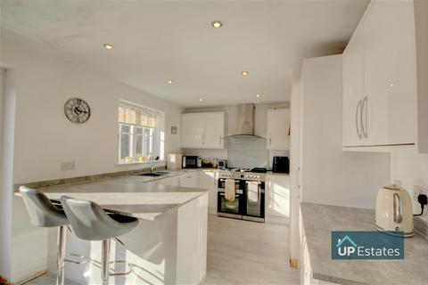 4 bedroom detached house for sale - Coombe Drive, Nuneaton