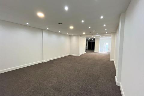 Warehouse to rent - Armley Road, Leeds
