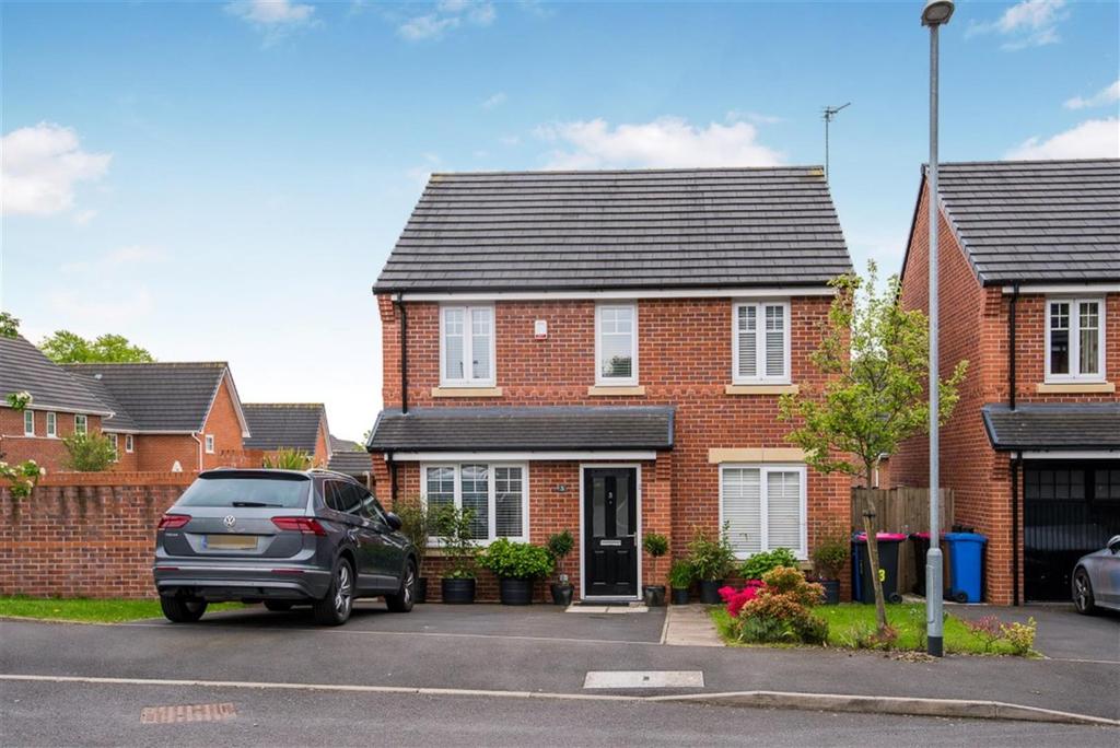Borchardt Drive, Swinton, Manchester 3 bed detached house £1,600 pcm