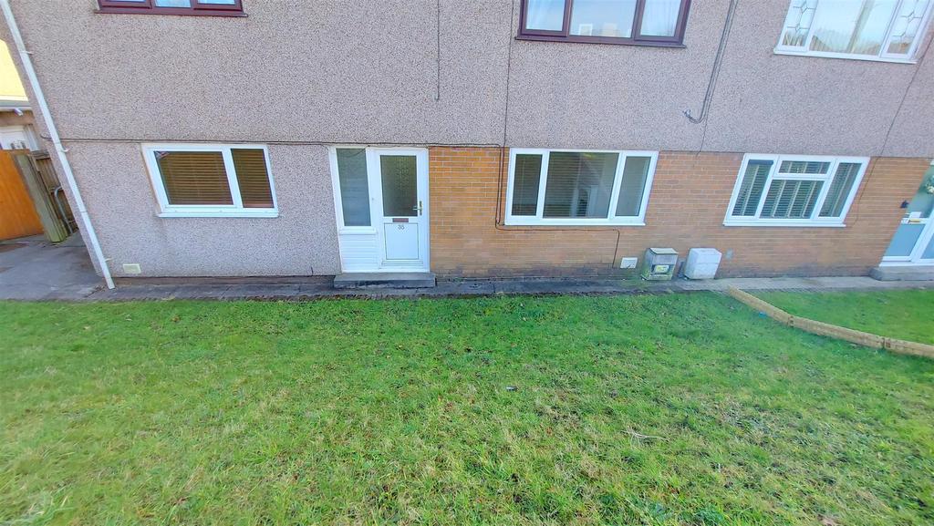 Heol Yr Ysgol, Llangynwyd, Maesteg 2 bed flat £575 pcm (£133 pw)