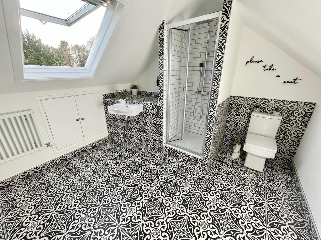 ENSUITE (to Bedroom 4)