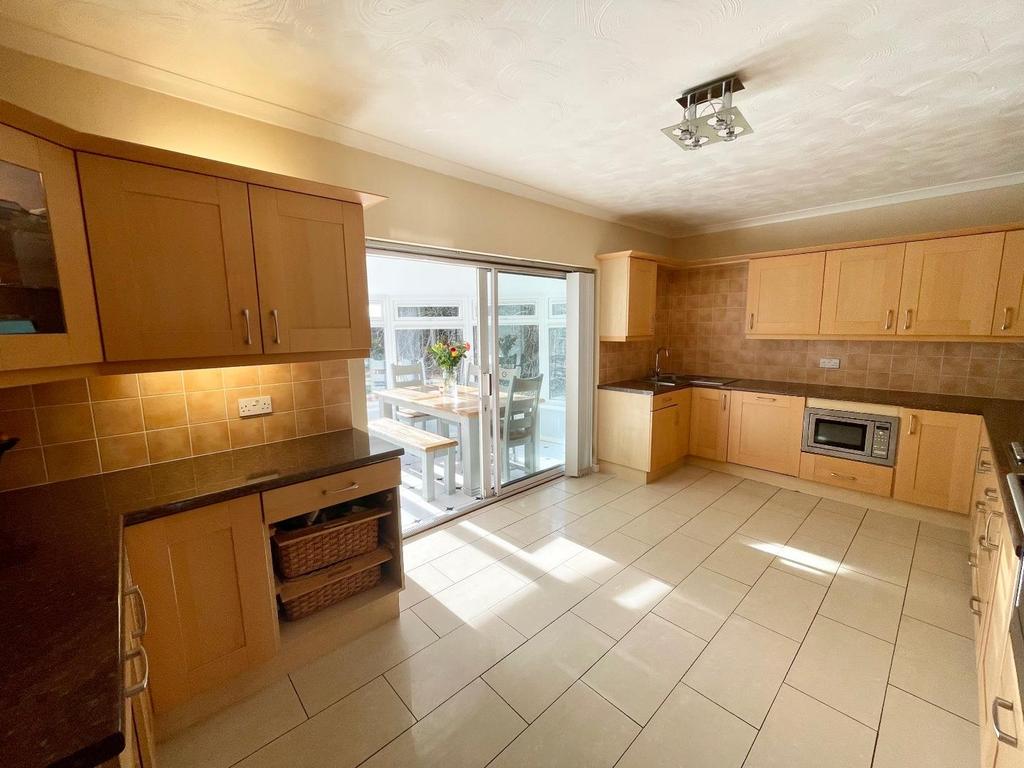 Dining kitchen