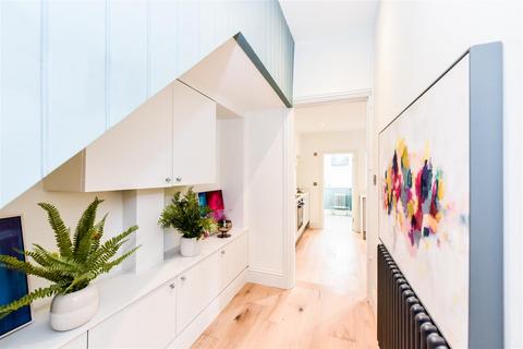 22 Cornwallis Road, London, E17 6NN