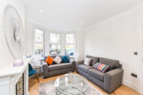 22 Cornwallis Road, London, E17 6NN