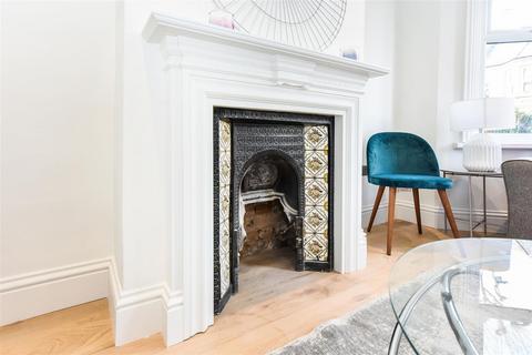 22 Cornwallis Road, London, E17 6NN