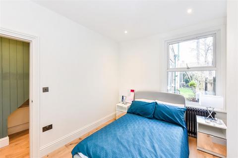 22 Cornwallis Road, London, E17 6NN