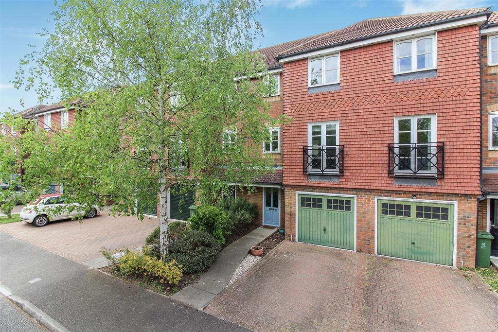 Whitehead Way, Aylesbury 4 bed house £475,000