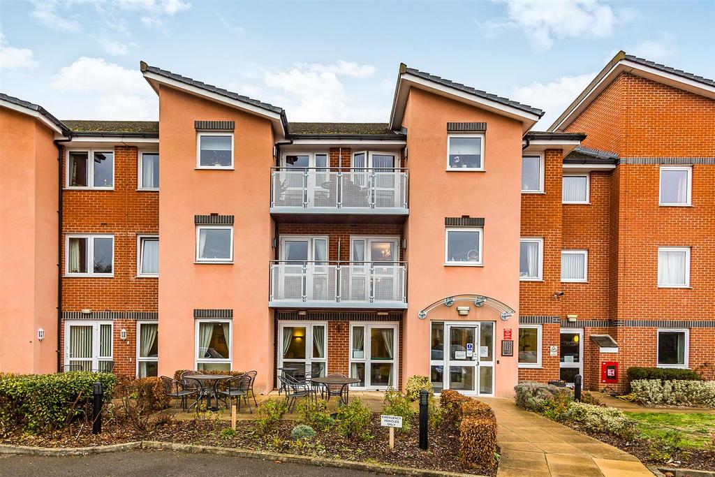 benedict-court-western-avenue-newbury-1-bed-apartment-140-000