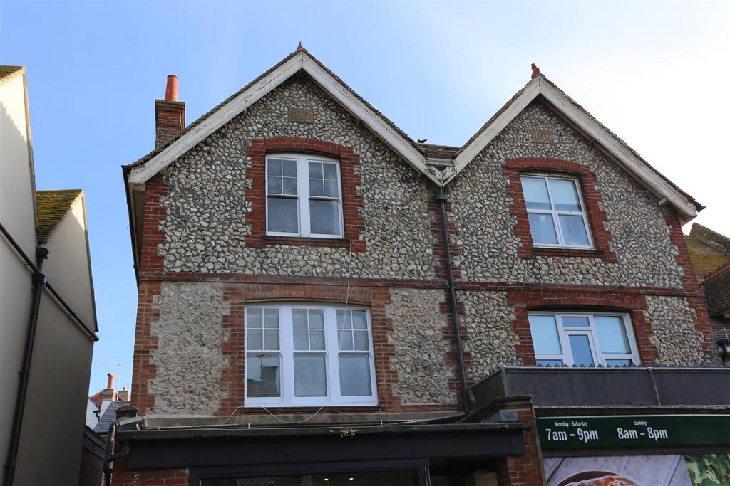 High Street, Rottingdean, Brighton 2 bed house £1,100 pcm (£254 pw)