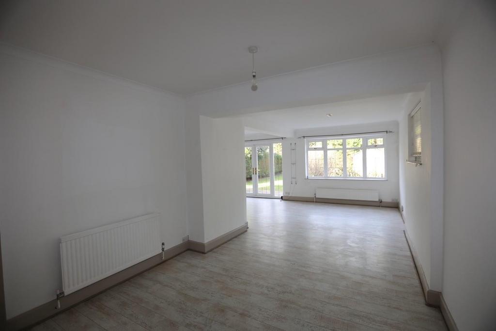 Family dining room 1.jpg