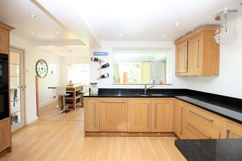 32 Midfield Way, Orpington, BR5 2QJ
