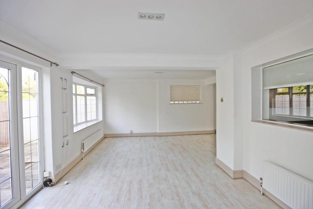 Family dining room 2.jpg