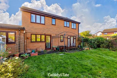 1 Langham Close, St Albans, AL4 9YH