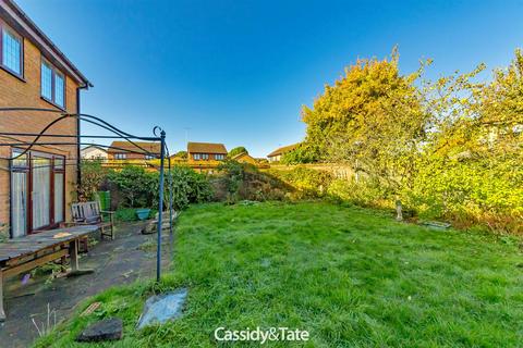 1 Langham Close, St Albans, AL4 9YH