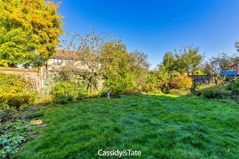 1 Langham Close, St Albans, AL4 9YH