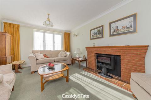 1 Langham Close, St Albans, AL4 9YH