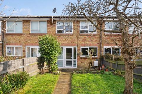 6 Doctors Close, London, SE26 6DL