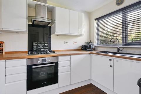 6 Doctors Close, London, SE26 6DL
