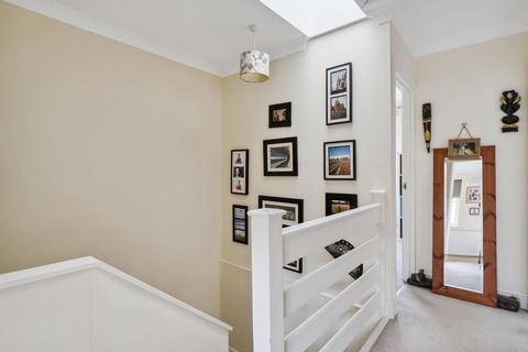 6 Doctors Close, London, SE26 6DL