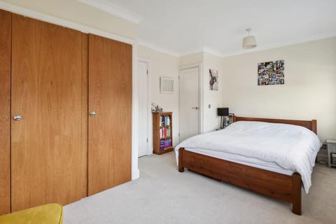 6 Doctors Close, London, SE26 6DL