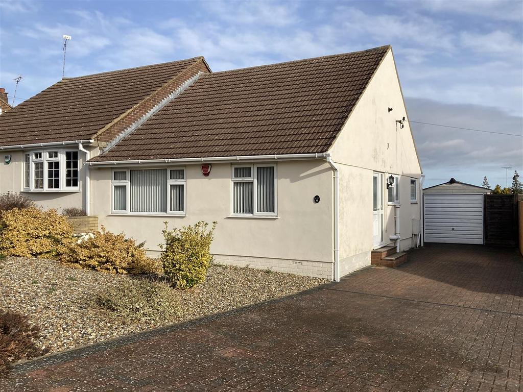 Manor Crescent, Hitchin 2 bed semidetached bungalow £430,000