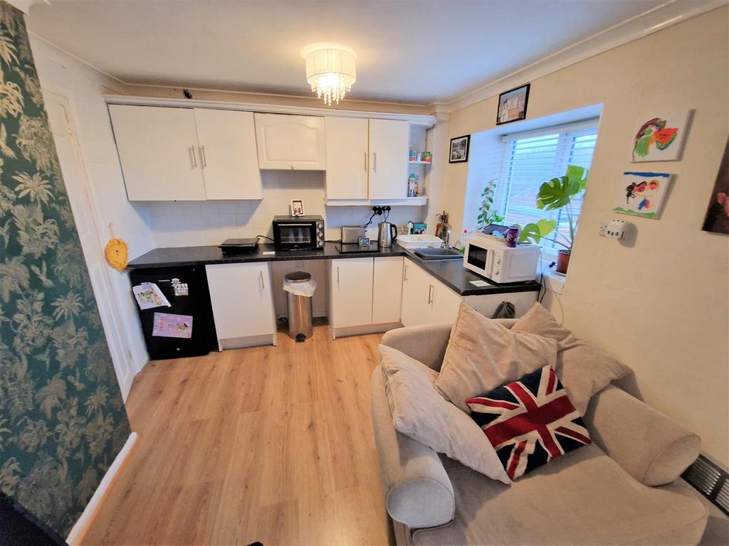 19 thicket drive, maltby 7.jpg