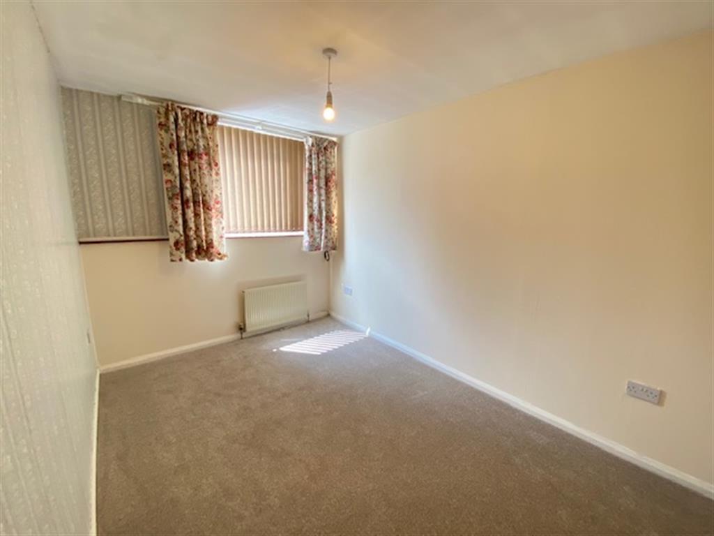 Gilbert Road, Lichfield, WS13 6AR 3 bed terraced house £800 pcm (£185 pw)