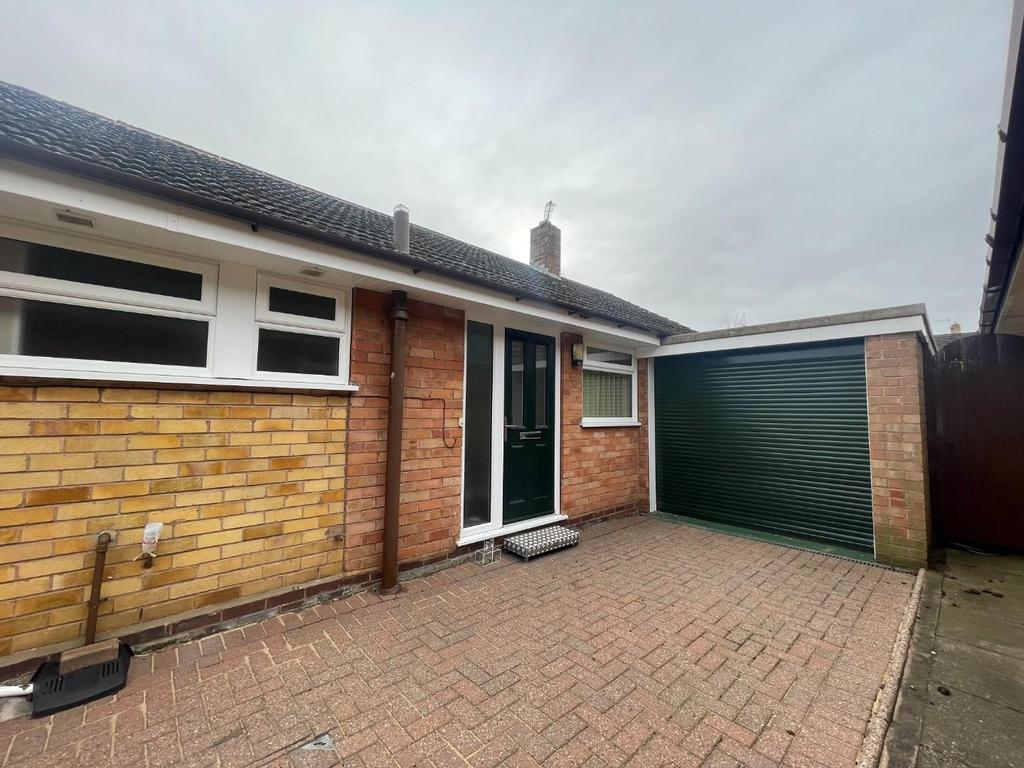 The Beeches, Rugeley 3 bed detached bungalow £950 pcm (£219 pw)