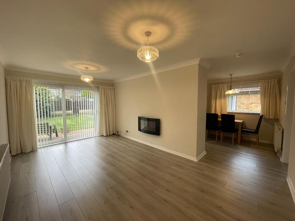 The Beeches, Rugeley 3 bed detached bungalow £950 pcm (£219 pw)