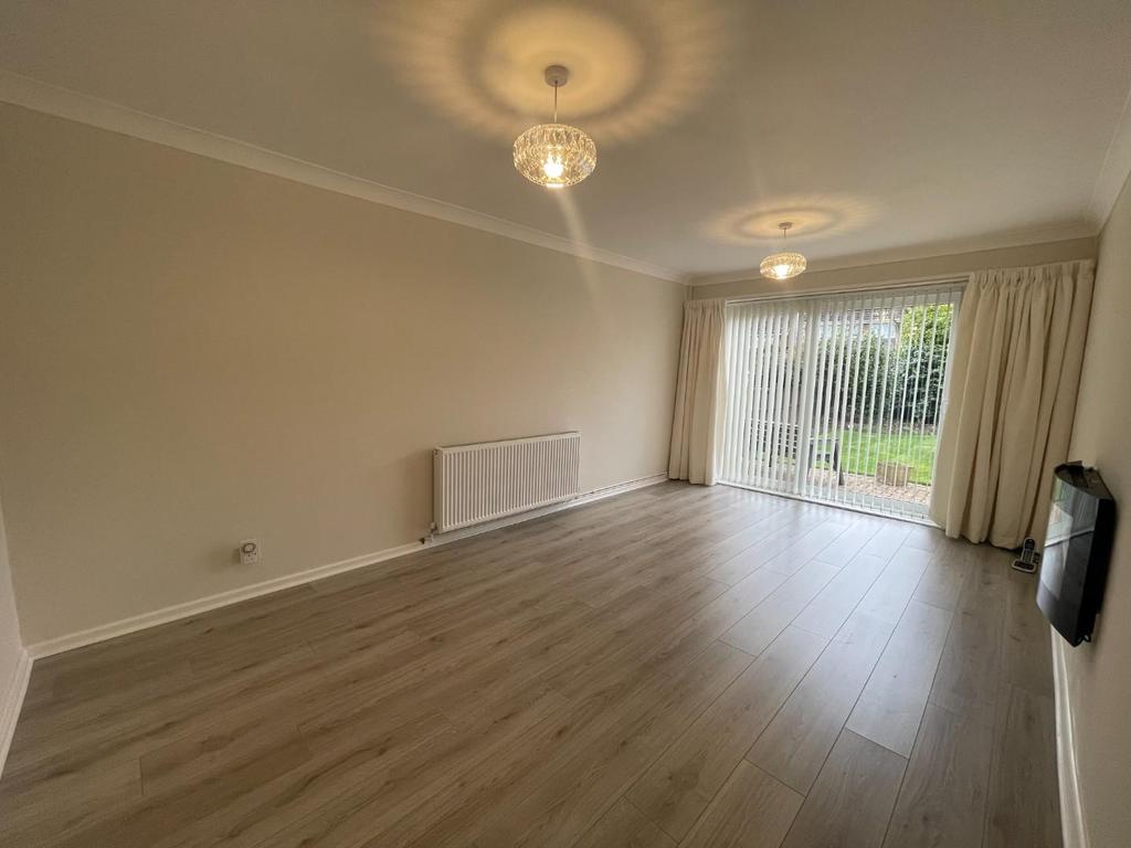 The Beeches, Rugeley 3 bed detached bungalow £950 pcm (£219 pw)