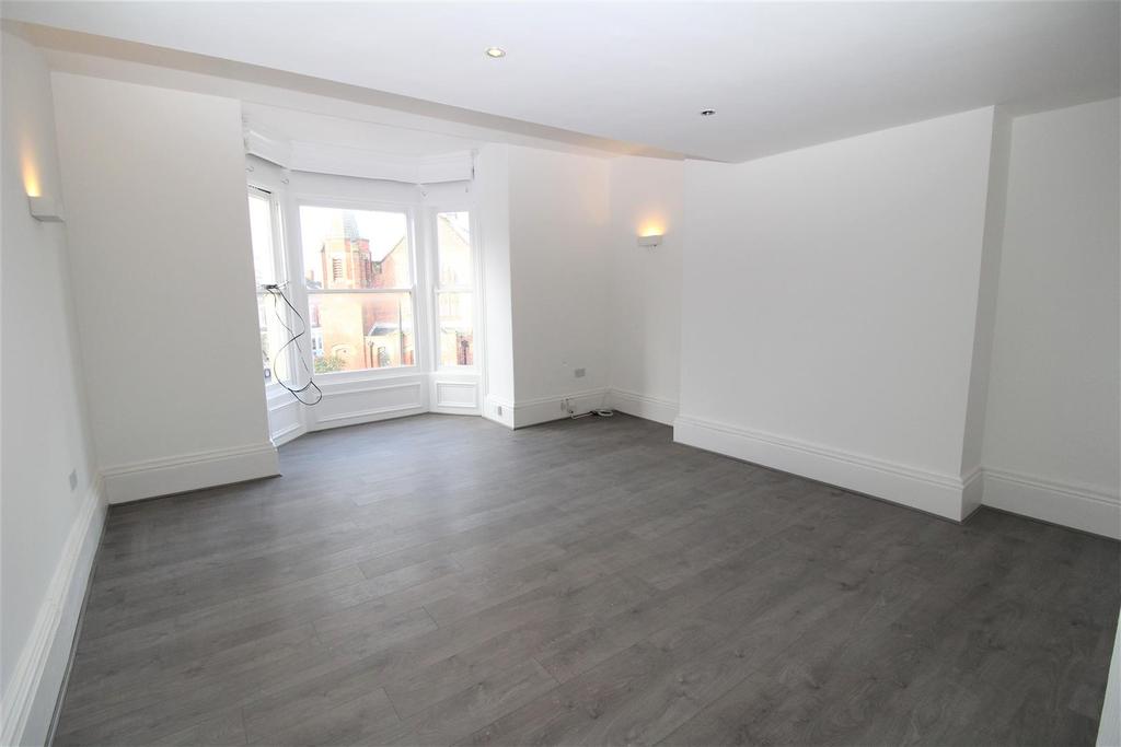 North Parade, Whitley Bay 3 bed £650 pcm (£150 pw)