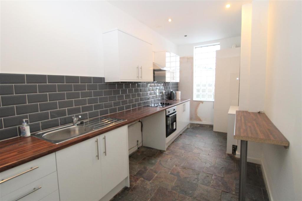 North Parade, Whitley Bay 3 bed £650 pcm (£150 pw)