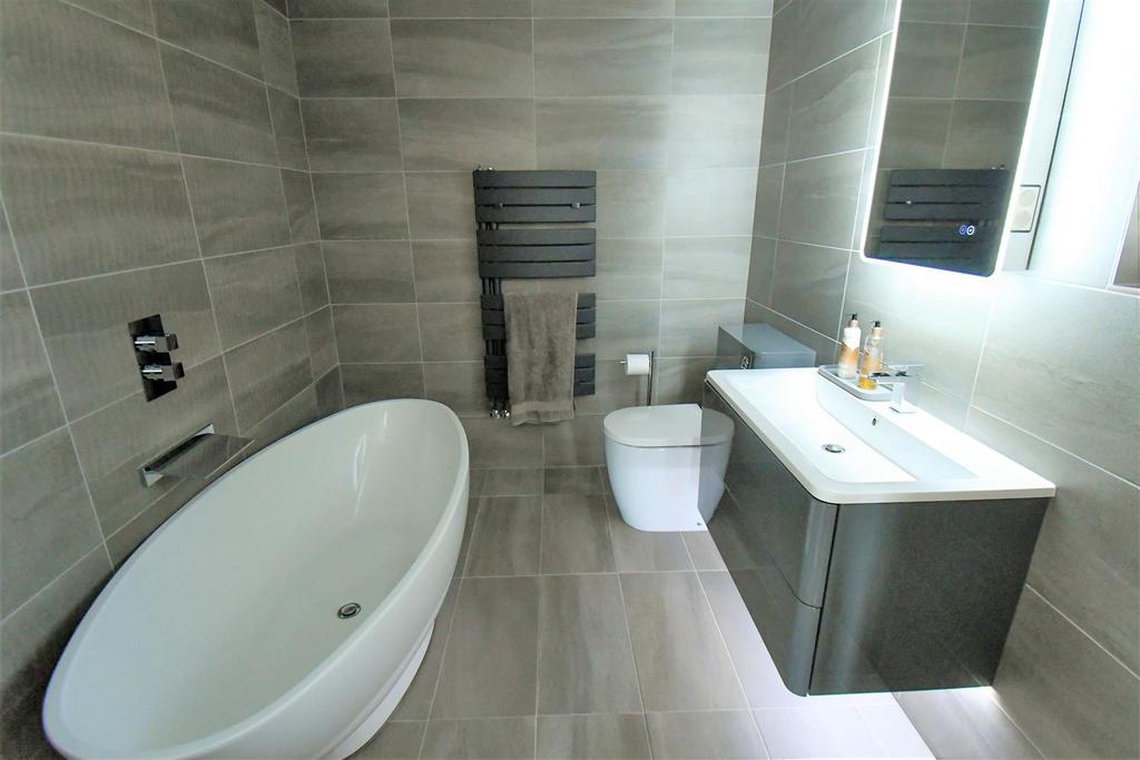 En-Suite Bathroom