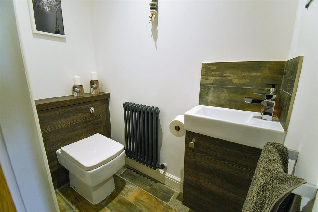 Wc/Cloakroom