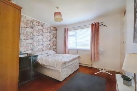 3 bedroom semi-detached house for sale, Meadowvale Crescent, Nottingham