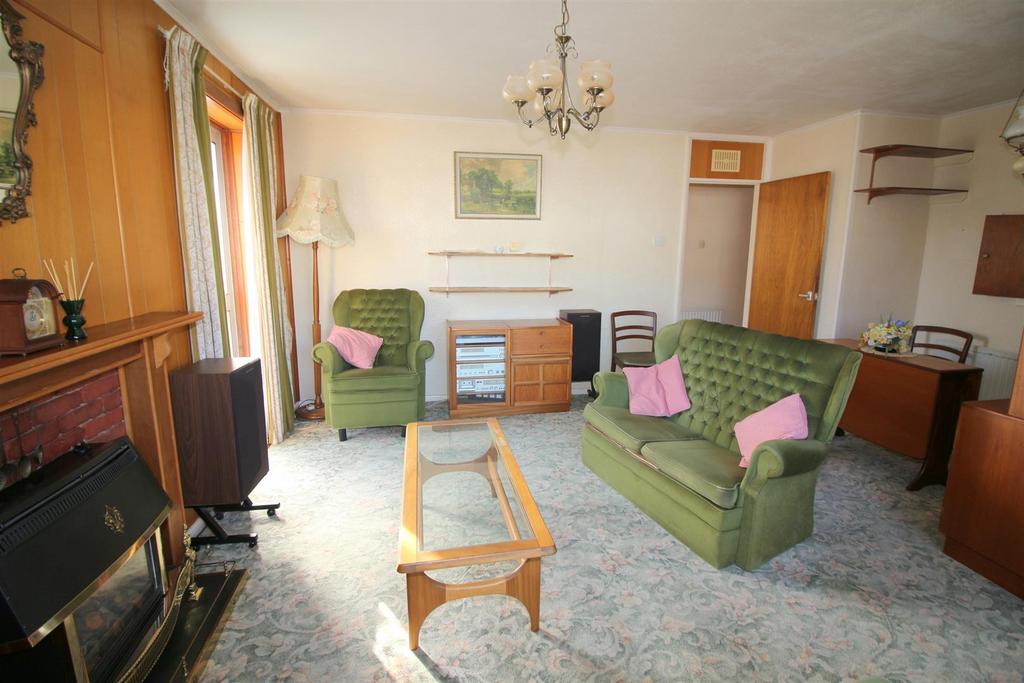 Hobbs Crescent, Saltash 3 bed detached bungalow £275,000