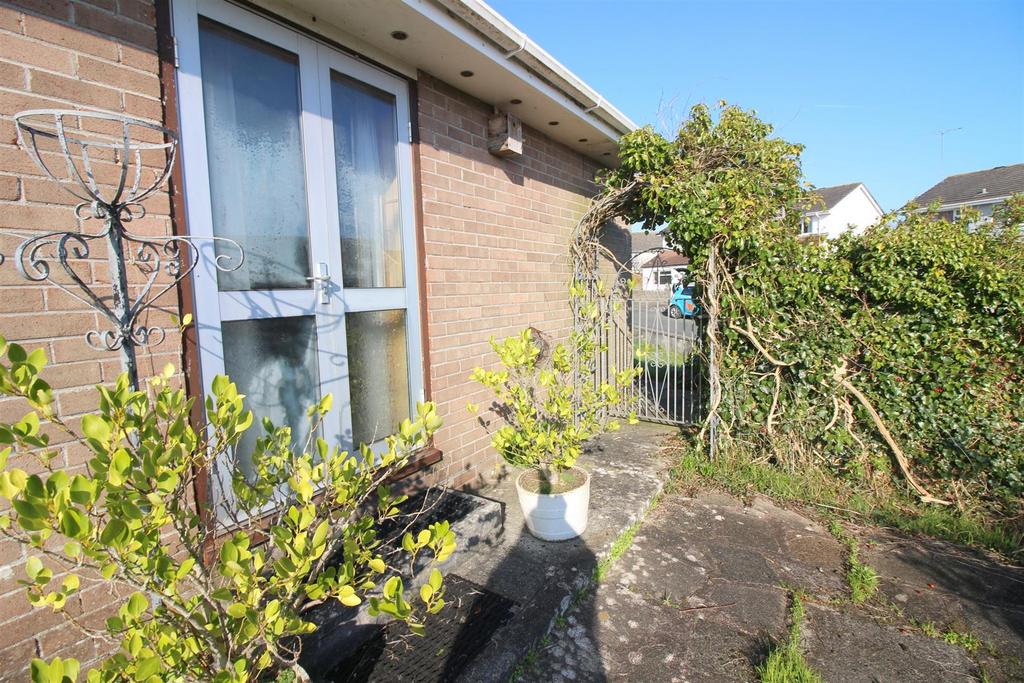 Hobbs Crescent, Saltash 3 bed detached bungalow £275,000