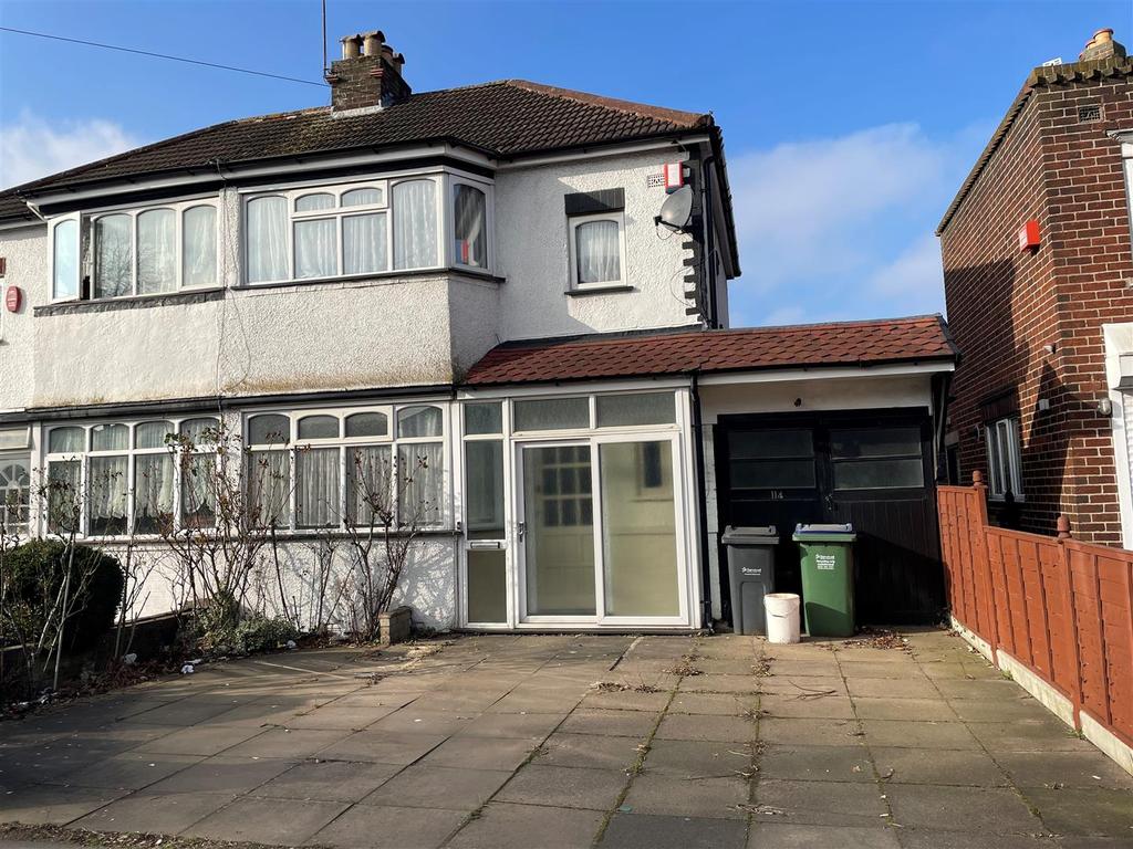 Walsall Road, West Bromwich 3 bed semidetached house £950 pcm (£219 pw)