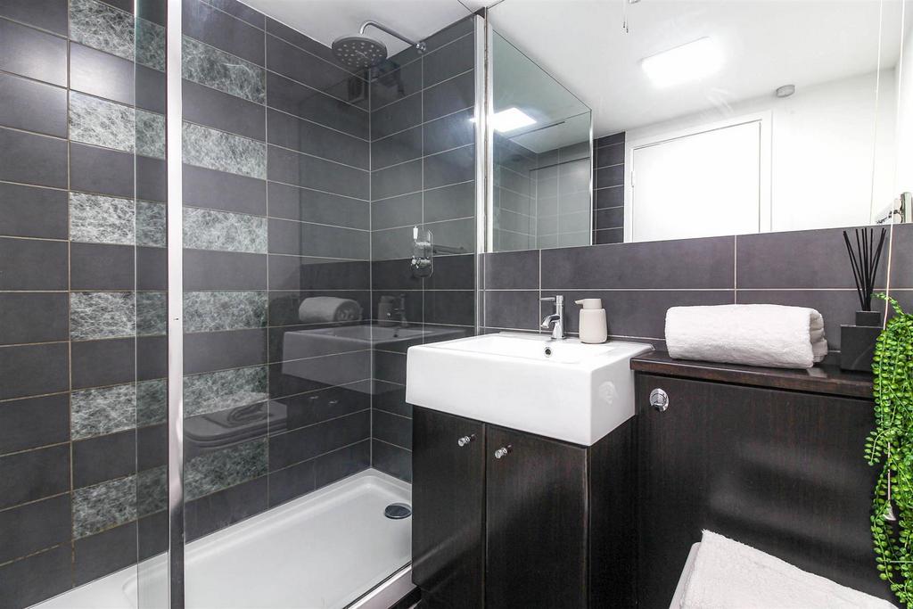 Bathroom (1 of 1).jpg