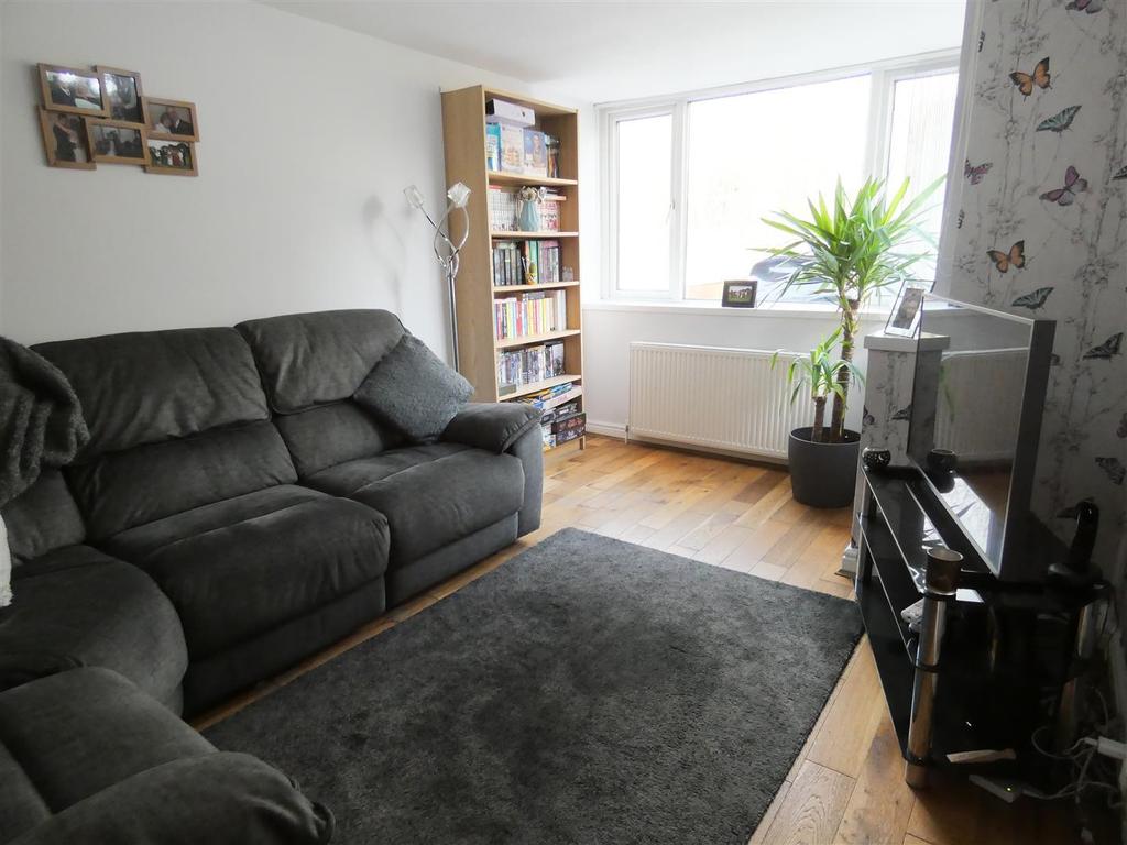 Ashworth Road, Great Barr, Birmingham 2 bed semidetached house £200,000