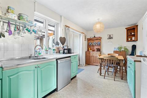 21 Pitchers Hill, Wickhamford, Evesham, WR11 7RT