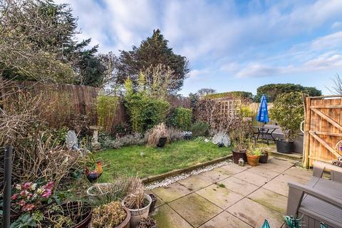 21 Carnforth Close, Epsom, KT19 9HQ