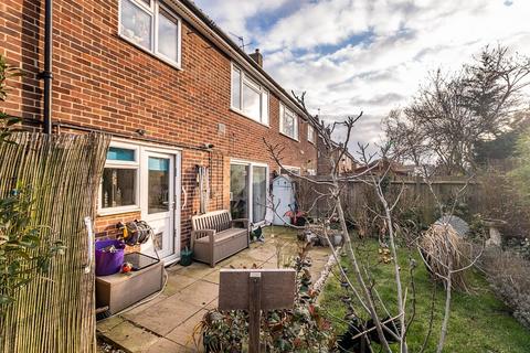 21 Carnforth Close, Epsom, KT19 9HQ