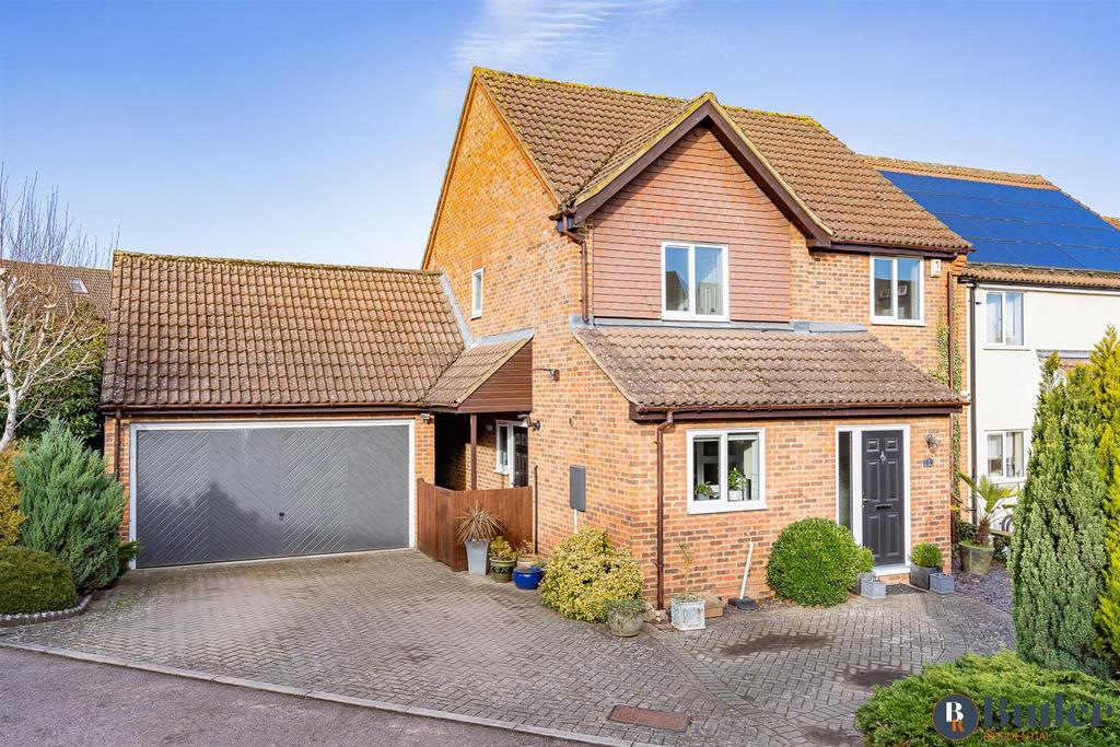 Twin Foxes, Woolmer Green, Knebworth 4 bed detached house £775,000
