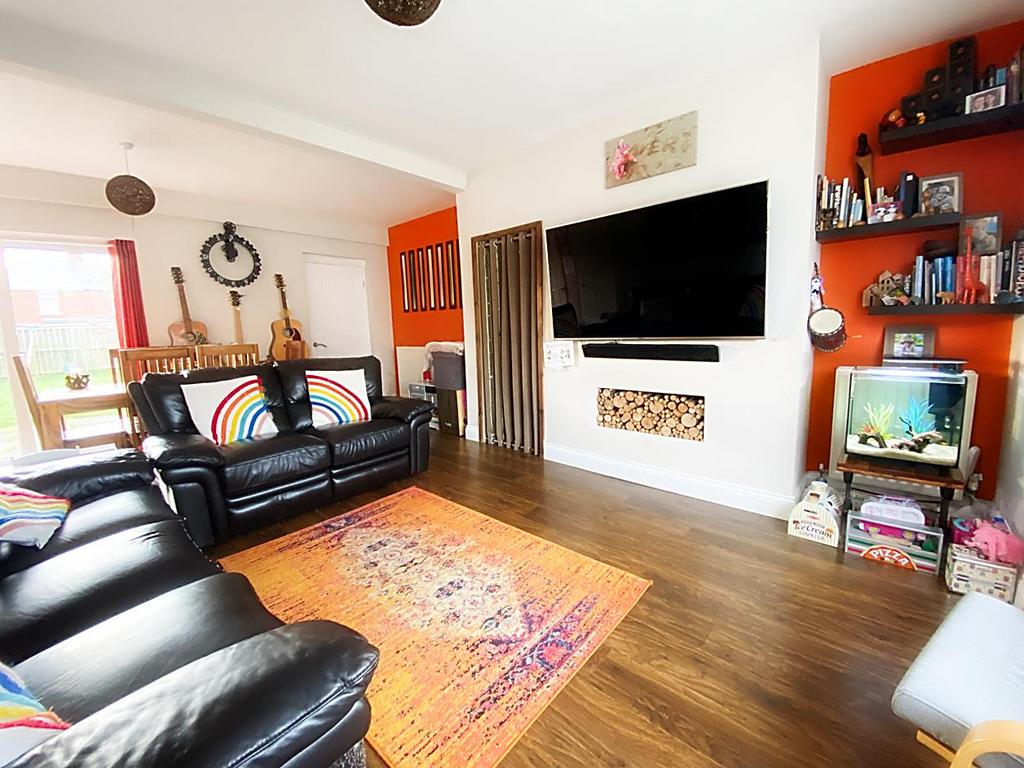 Lounge/Dining Room
