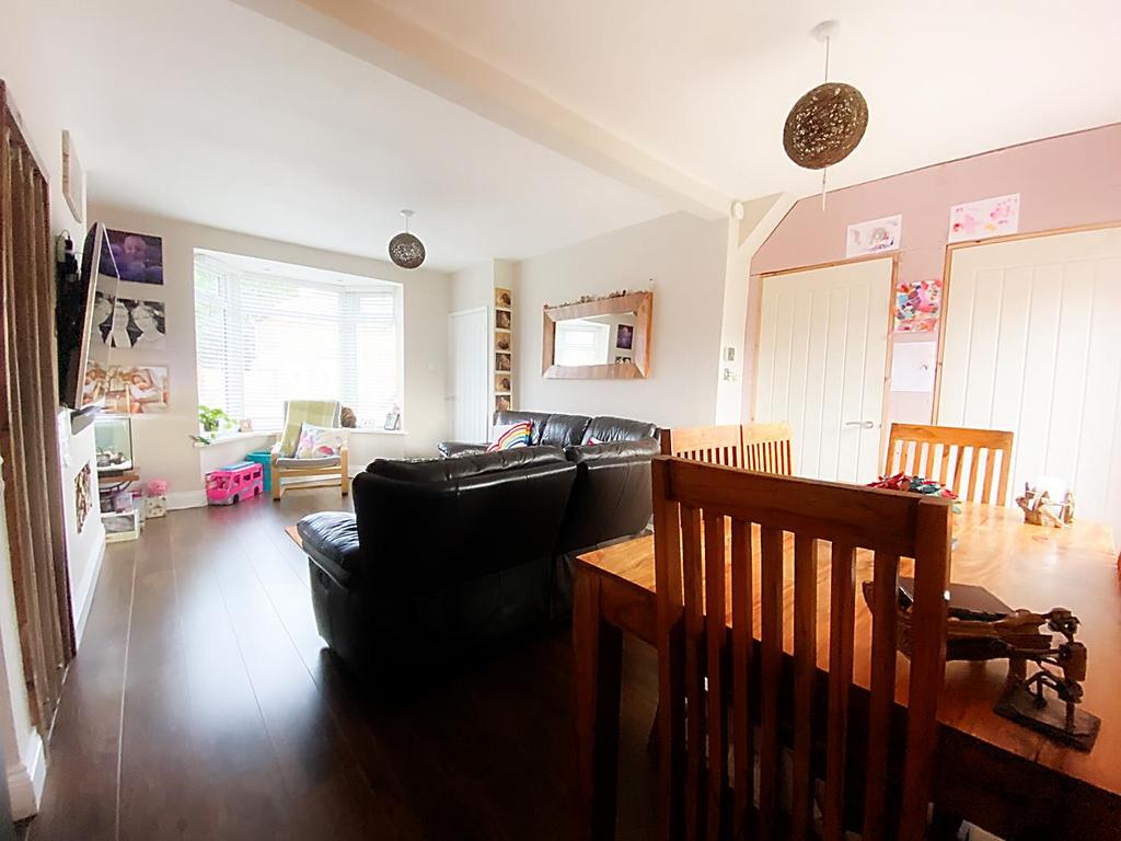 Lounge/Dining Room